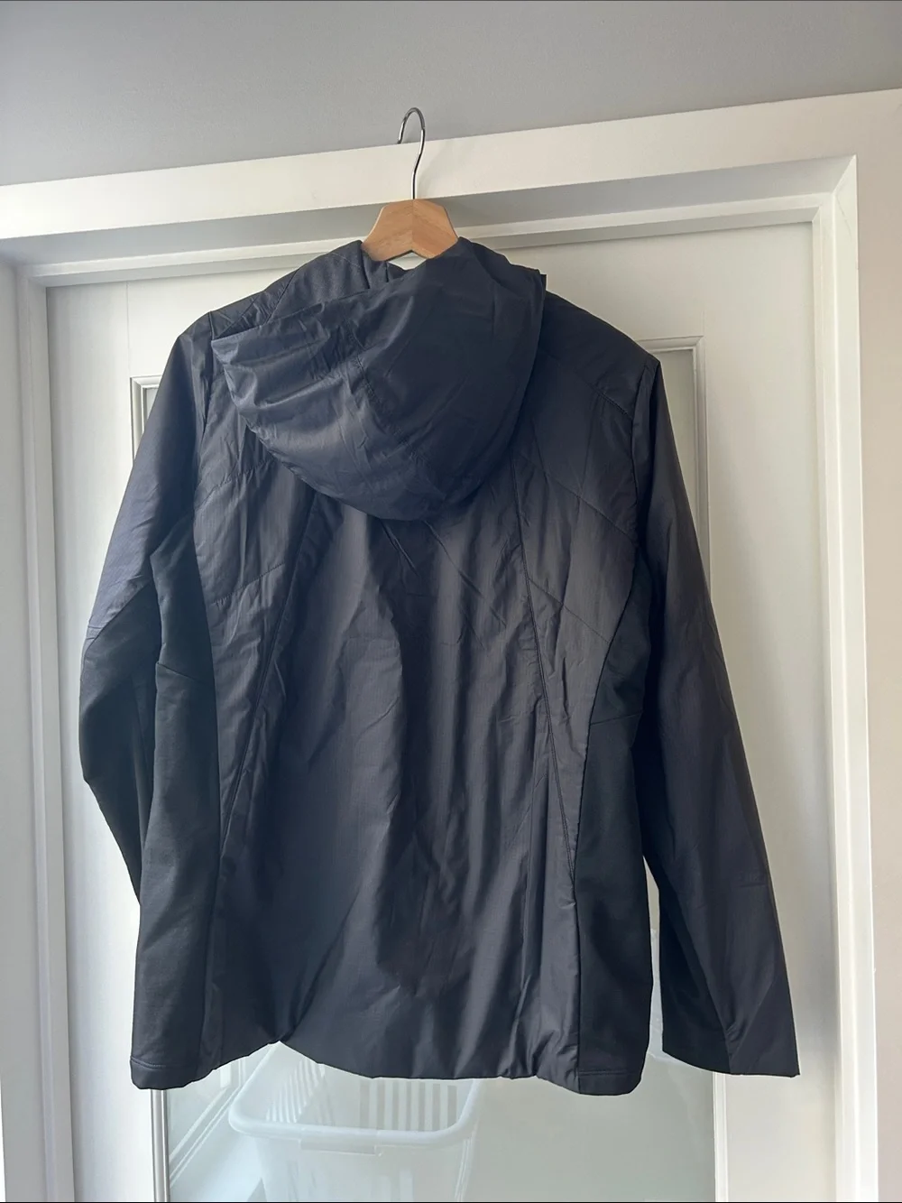 Icebreaker Black Women's MerinoLoft jacket. Excellent used condition. - Picture 2 of 4